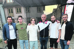 Kysucké Nové Mesto je mestom športu. Ľudia na námestí tlieskali slovenským hokejistom aj miestnym športovcom 