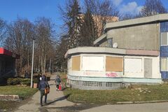 Opustenú budovu na sídlisku Vlčince dočasne zadebnili, problém sa ťahá roky