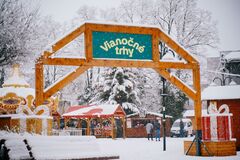 Svetlá, anjeli a punč: Mesto sa dnes rozžiari! Žilina otvára vianočné trhy