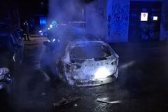 Nočný požiar áut na Hečkovej ulici v Žiline spôsobil škodu tisíce eur