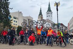Jarná cyklojazda: Miesto tankovania si zvolili bicykel