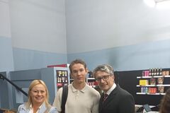 Pamätná tabuľa v Rybárpoli pripomína cestu dobrovoľníkov do Kirgizska