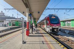 Železničná doprava na linke Bratislava – Žilina sa dočká posily: ZSSK objednala ďalšie moderné jednotky Stadler KISS