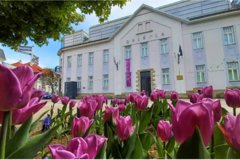 V apríli za umením