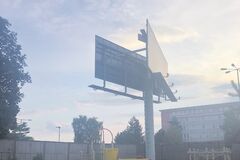 Vizuálny smog v meste Žilina: patrí bilbord na detské ihrisko?