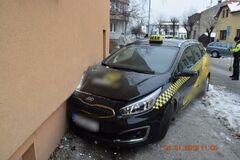 Nebezpečného vodiča, ktorý spôsobil v Žiline päť nehôd, vzali do väzby