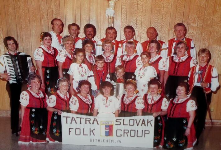 V USA založili vlastný folklórny súbor, cez ktorý prezentovali slovenskú ľudovú tvorbu. Erick bol najmladším členom.