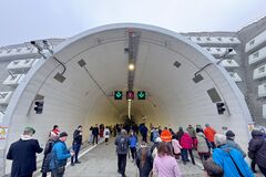 Vianočný rekord na D1: Deň otvoreného tunela prilákal davy a zápchy