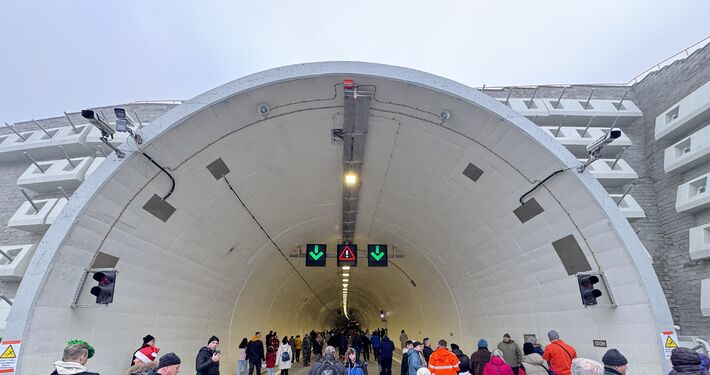 Vianočný rekord na D1: Deň otvoreného tunela prilákal davy a zápchy