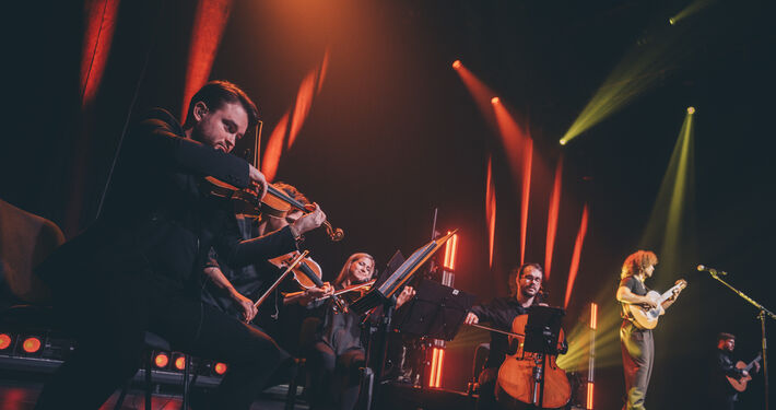 Koncert ako zážitok: Gitarista Dávid Bílek na turné plné filmovej hudby, rocku aj folklóru! 