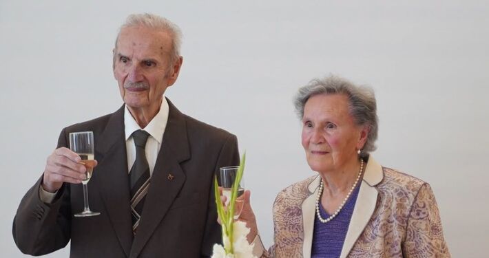 Vladimír Chobot z Budatína oslávil 100 rokov. S manželkou kráčajú životom takmer 75 rokov