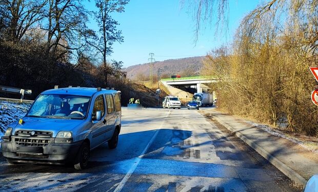 Na Rosinskej ceste došlo k dopravnej nehode, cyklista zrážku neprežil 