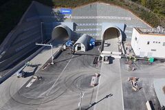 Tunel Višňové plánujú otvoriť o necelé 2 mesiace. Motoristi sa po 27 rokoch dočkajú