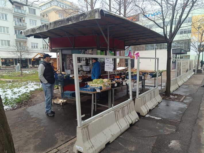 Svoj nesúhlas s opatrením vyjadril aj majiteľ stánku s ovocím a zeleninou: 