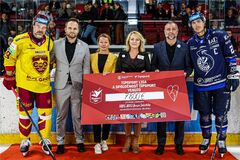 Tipsport vďaka extraligovým strelcom pomohol Dobrému srdcu Borisa Sádeckého 