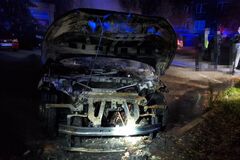 NOČNÝ POŽIAR AUTA NAPÁCHAL ŠKODU 65000 EUR