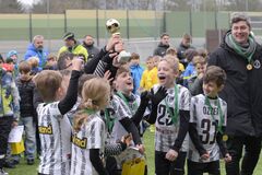 10. ročník Memoriálu Antona Mühelyiho opäť zaplnil ihriská v Strážove mladými futbalistami