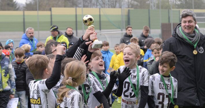 10. ročník Memoriálu Antona Mühelyiho opäť zaplnil ihriská v Strážove mladými futbalistami