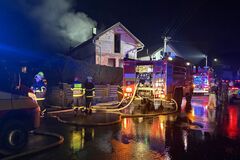 Požiar zachvátil strechu rodinného domu vo Višňovom 