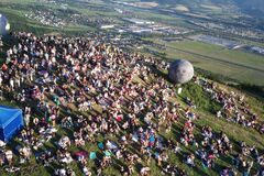 Straník zaplnili stovky ľudí. Sledovali zatmenie Slnka