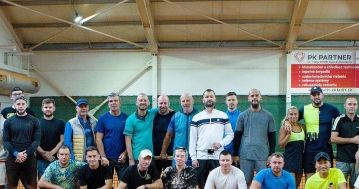 Večerník Open 2026 spojí tenis s pomocou Tomáškovi z Konskej