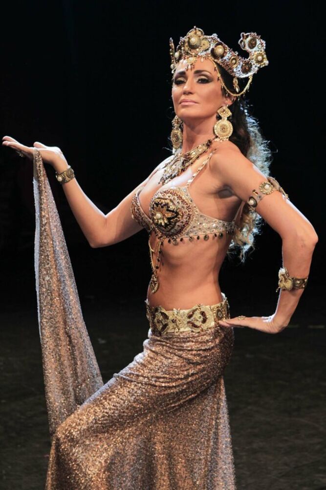 Sisa Sklovská ako Mata Hari. Snímka Divadlo Nové scéna. 