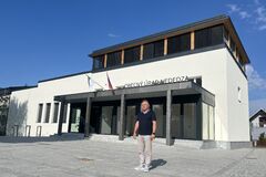 Nededza má nové centrum, dominantou sú vežové hodiny