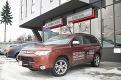 Test: MITSUBISHI OUTLANDER – tretia generácia štartuje novú éru