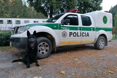 Žilinskí policajti zachránili ľudský život, FOTO hrdinov vo vnútri