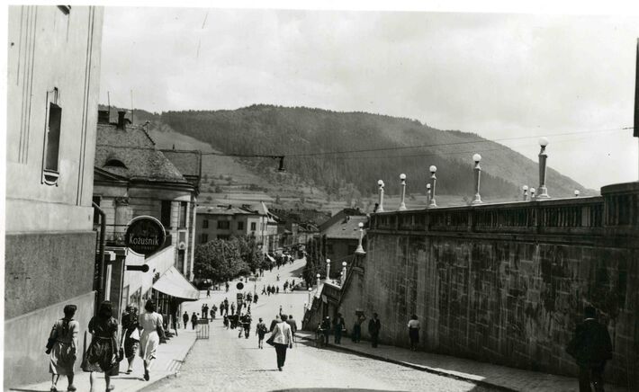 Záber Farských schodov z roku 1941. Vtedy boli ešte bez schodov.