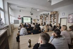 Pri Gymnáziu Varšavská vznikne malé arborétum. Do areálu pribudnú sekvoje aj ginko