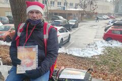 Žilinčan Ivan desaťročia strávil na ulici, dnes oslavuje Vianoce v prenajatom byte