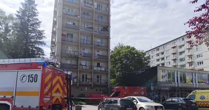 Na Ulici A. Bernoláka zasahujú všetky záchranné zložky, došlo k tragickej udalosti 