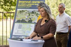 ROZHOVOR - Erika Jurinová: Kraj nemá byť o veľkých slovách. Má fungovať