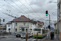 Hluk, piskot a výfuky. Obyvatelia centra Žiliny už strácajú trpezlivosť