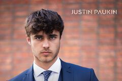 Študentská zľava 100 € od slovenskej značky Justin Paukin: Elegantný outfit na stužkovú, maturitu aj promócie