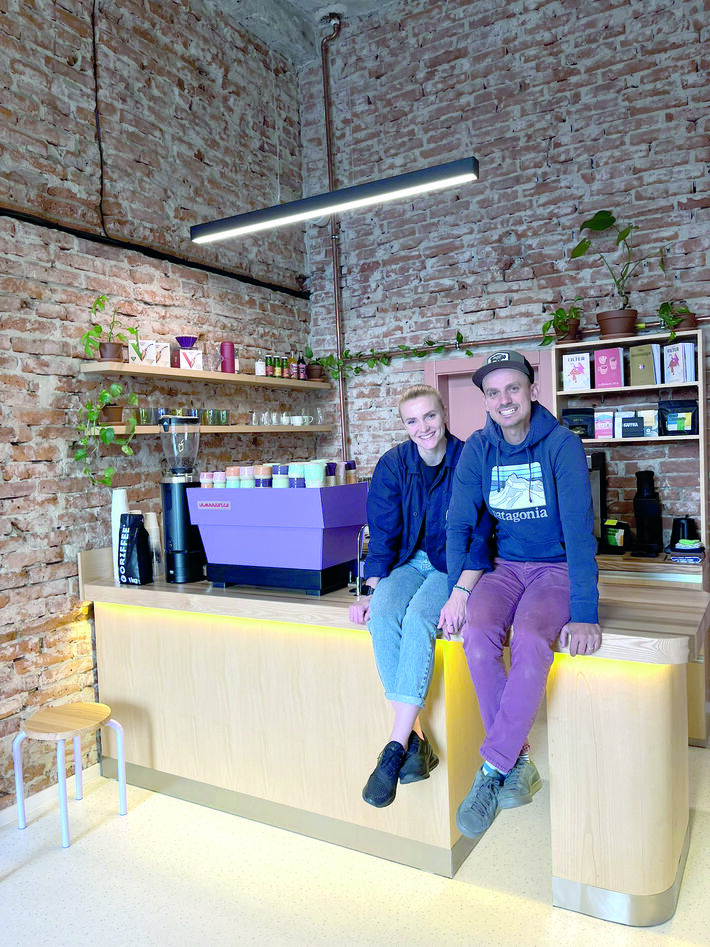 Majitelia Alžbeta a Marián v prevádzke Kaffka Coffee Spot na Bulvári