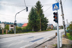 Bezpečnejší priechod v Považskom Chlmci: mesto spúšťa modernú svetelnú signalizáciu