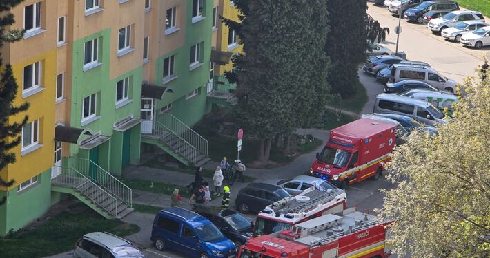 Dym z balkóna vystrašil obyvateľov: Hasiči zasahovali v byte na Solinkách