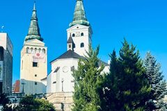 Reklamu na Burianovej veži mesto odstránilo. Primátor: O osadení sme nevedeli