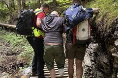 Horskí záchranári pomáhali turistovi s protézou v Jánošíkových dierach