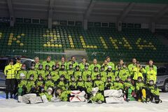 Prevencia na ľade: Polícia a Vlci Žilina spojili sily pre bezpečnosť chodcov