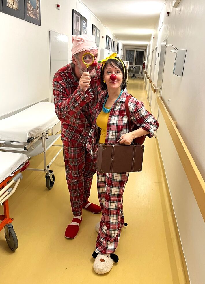 Sestrička Krvinka Obehová a doktor Quido Bublanina hľadali počas klaunského Večerníčka na izbách Yetiho 