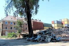 Mesto pristúpilo k búraniu ďalšieho bytového domu na Bratislavskej ulici