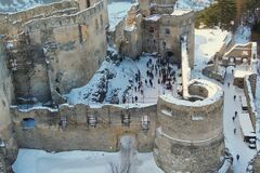 Trojkráľový beh na Lietavský hrad ukázal silu miestnej komunity 