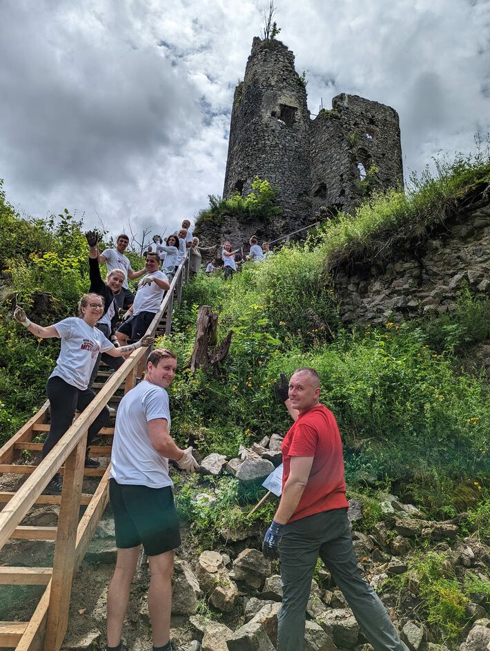 Brigády na hrade sa robia takmer každú sobotu. 