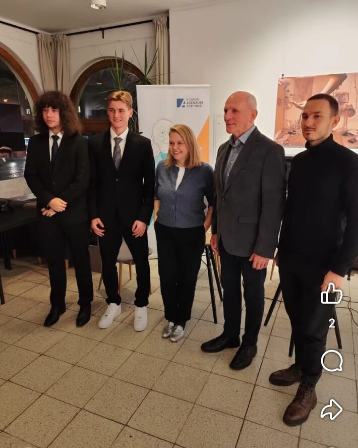 Jakub Filek a Michal Lábaj (vľavo) s Františkom Mikloškom na konferencii Nenápadní hrdinovia v zápase s komunizmom.