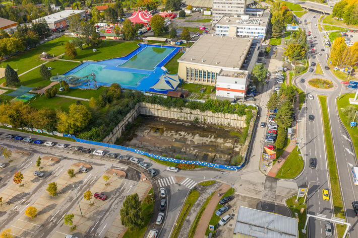 Mnohí Źilinčania už aj zabudli, čo sa skrýva na roky oplotenom pozemku. 