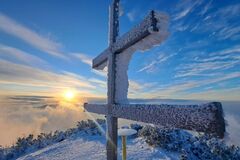 V meste kalamita, vo vyšších polohách rozprávka - pozrite si, ako vyzerajú obľúbené miesta regiónu po bohatej snehovej nádielke: Chata pod Suchým