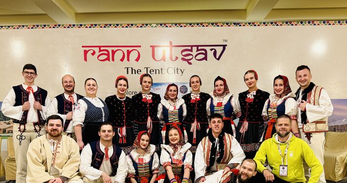 Žilinský FS Stavbár ukazuje svetu pestrosť slovenského folklóru